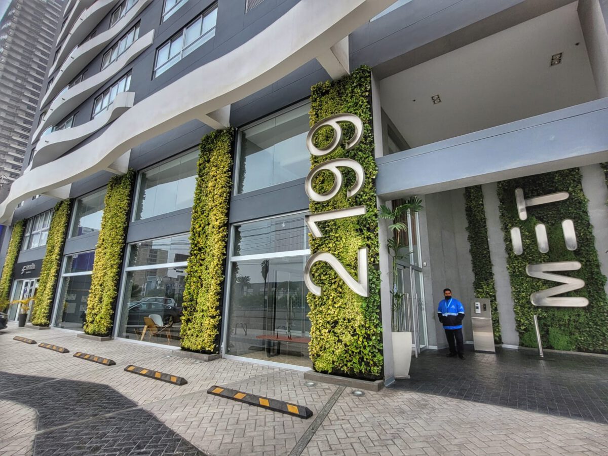 Jardines verticales: Un diferenciador clave para vender o alquilar edificios prime