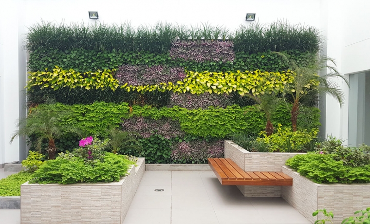 Techo verde con un jardín vertical ubicado en un edificio en San Isidro.